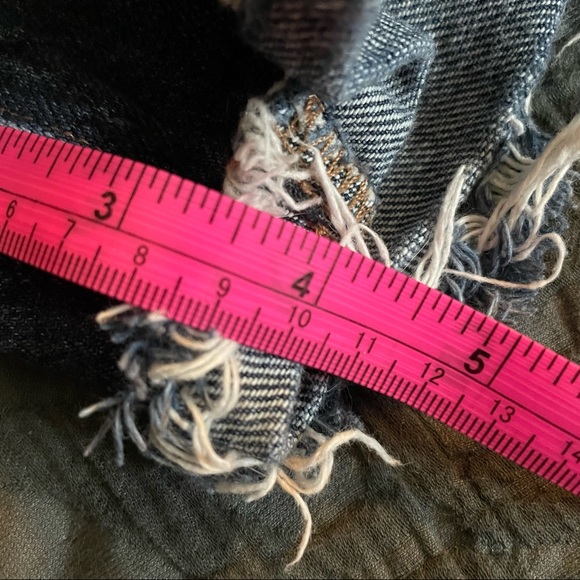 Like New AE Shorts - Picture 7 of 7